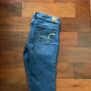 american eagle stretchy capri mom jeans <3